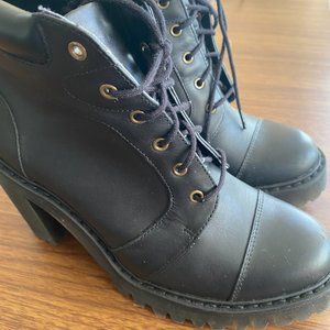 Dr. Martens Women's Averil Fashion Boot